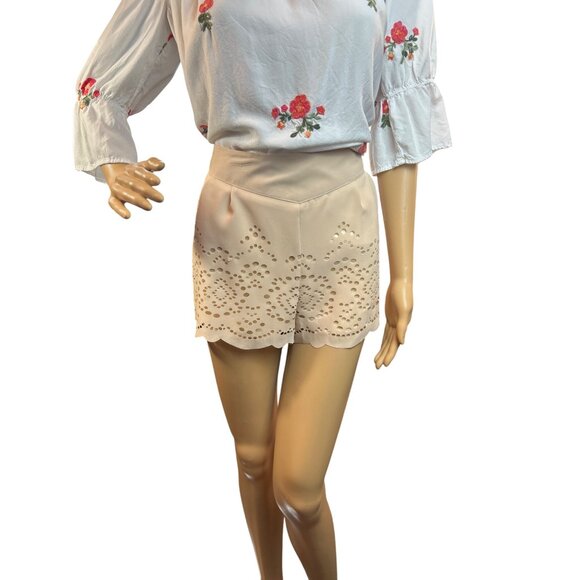 Sabine Beige Scalloped Hem Eyelet Shorts In Nude Size Medium - Picture 2 of 7